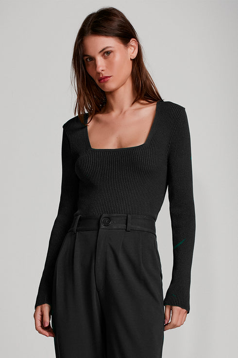 BLUSA DECOTE QUADRADO TRICÔ PRETO