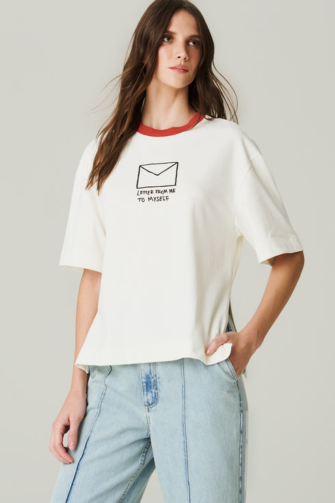 T-SHIRT OVER LETTER BRANCO