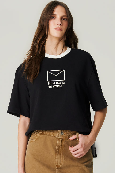 T-SHIRT OVER LETTER PRETO