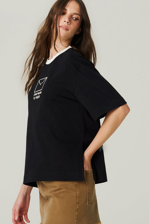 T-SHIRT OVER LETTER PRETO