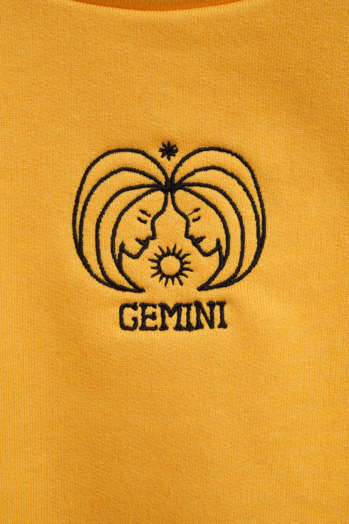 T-SHIRT SIGNOS AMARELO/GÊMEOS