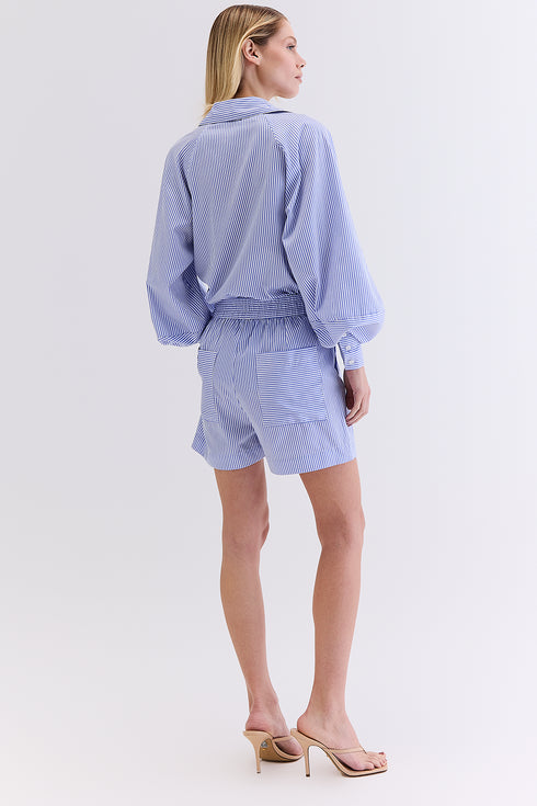 SHORTS LISTRADO AZUL COM OFF