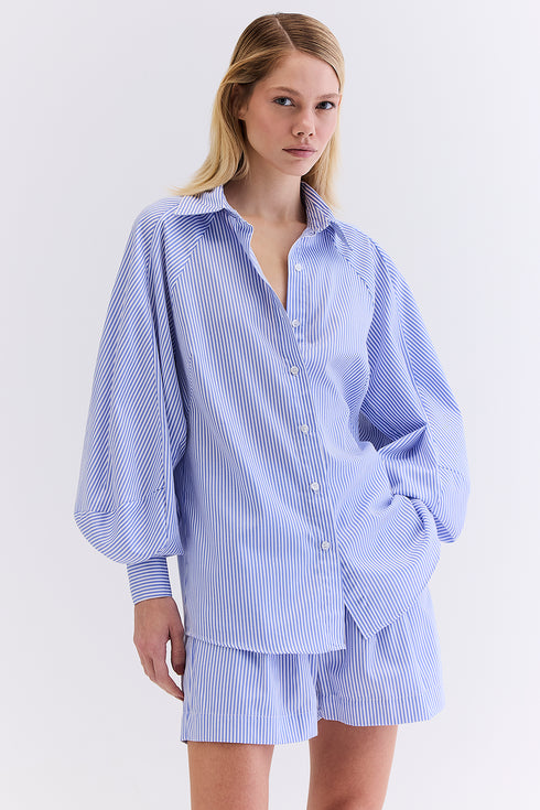 SHORTS LISTRADO AZUL COM OFF