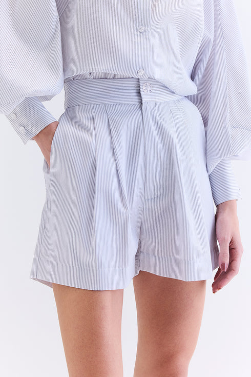 SHORTS LISTRADO OFF COM MARINHO