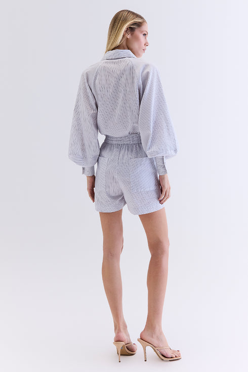 SHORTS LISTRADO OFF COM MARINHO