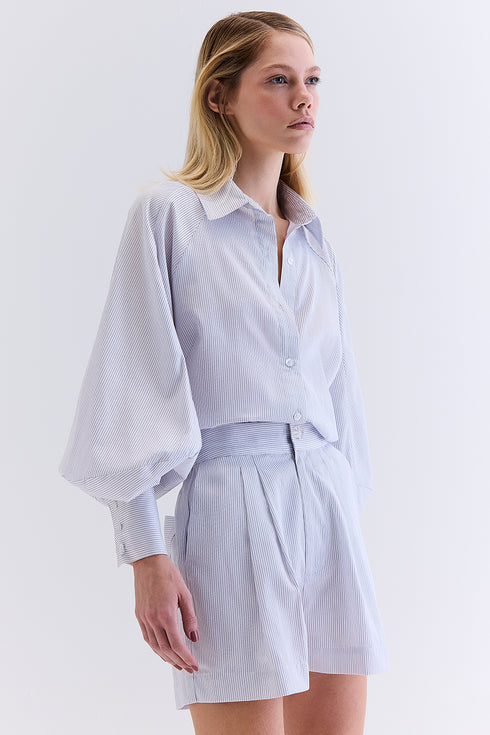 SHORTS LISTRADO OFF COM MARINHO