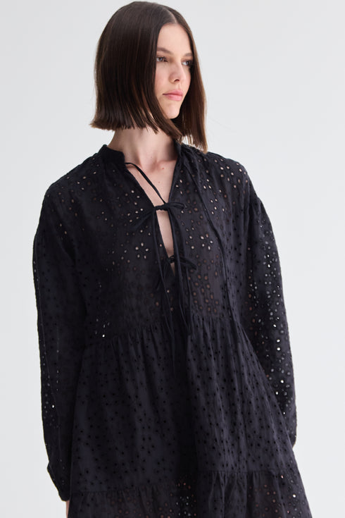 VESTIDO BORDADO PRETO