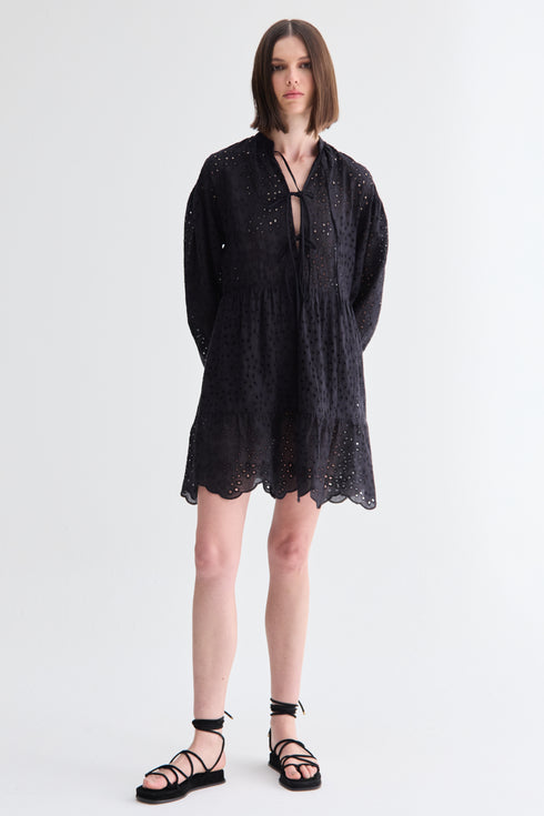 VESTIDO BORDADO PRETO