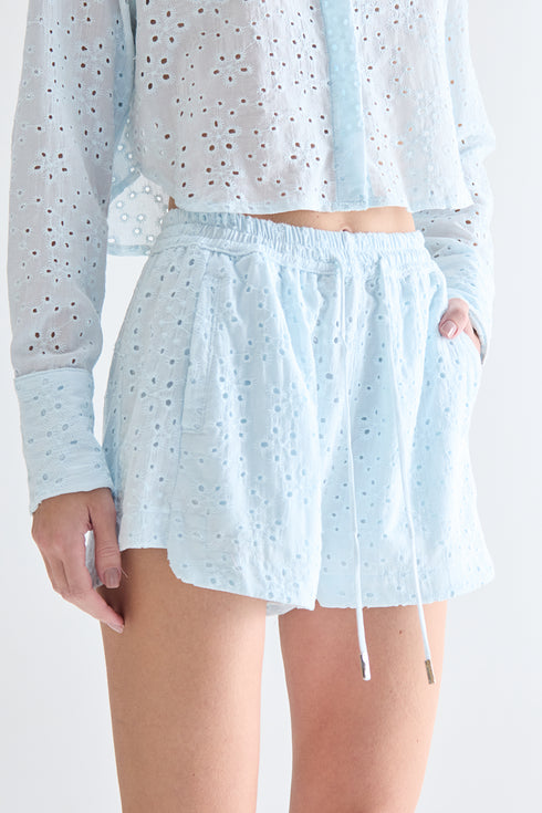 SHORTS BORDADO AZUL CLARO
