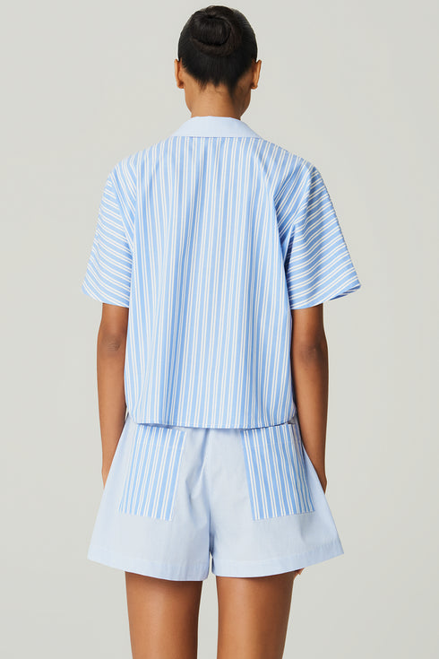 SHORTS LISTRADO AZUL CLARO