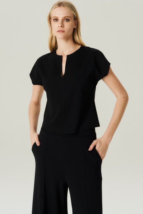 BLUSA MALHA DECOTE PRETO