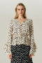 BLUSA BABADO GGT ESTAMPADO OFF WHITE