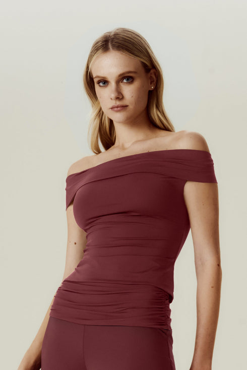 BLUSA FLUIDA OMBRO A OMBRO VINHO