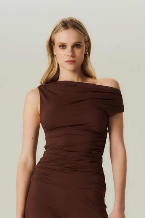 BLUSA FLUIDA ASSIMÉTRICA MARROM