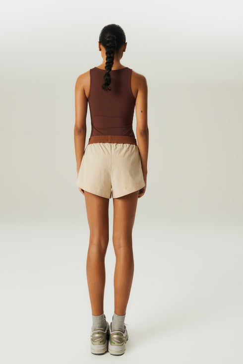 SHORTS SPORT MARROM/BEGE