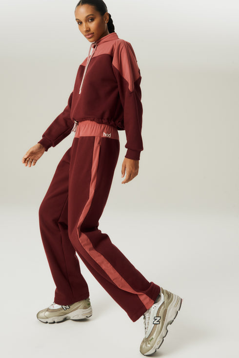 CALÇA JOGGER COM NYLON VINHO