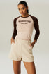 T-SHIRT COLLEGE MANGA LONGA BEGE/MARROM