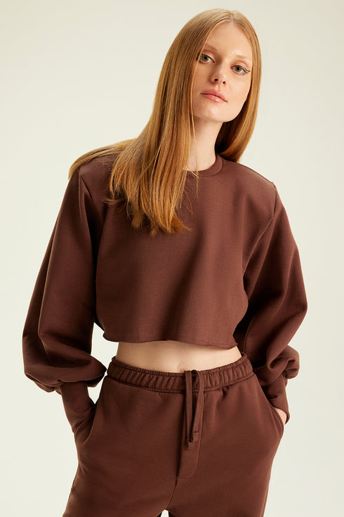 CROPPED SHOULDER PAD MARROM