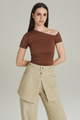 BLUSA DECOTE ASSIMETRICO MARROM